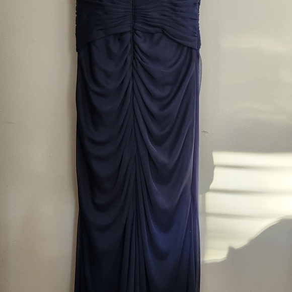 Lovely Navy gown only used one time !It Navy blue colorIt's really a gorgeous!! - Picture 2 of 12